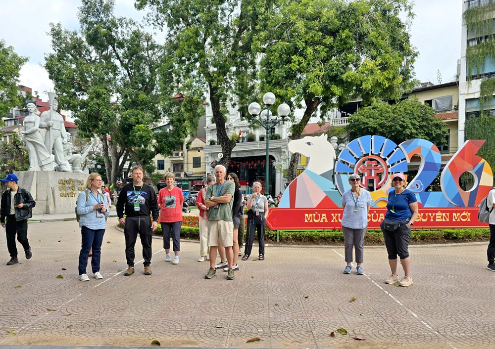  Thảnh thơi dạo phố Hà Nội ngày giáp Tết - ảnh 3