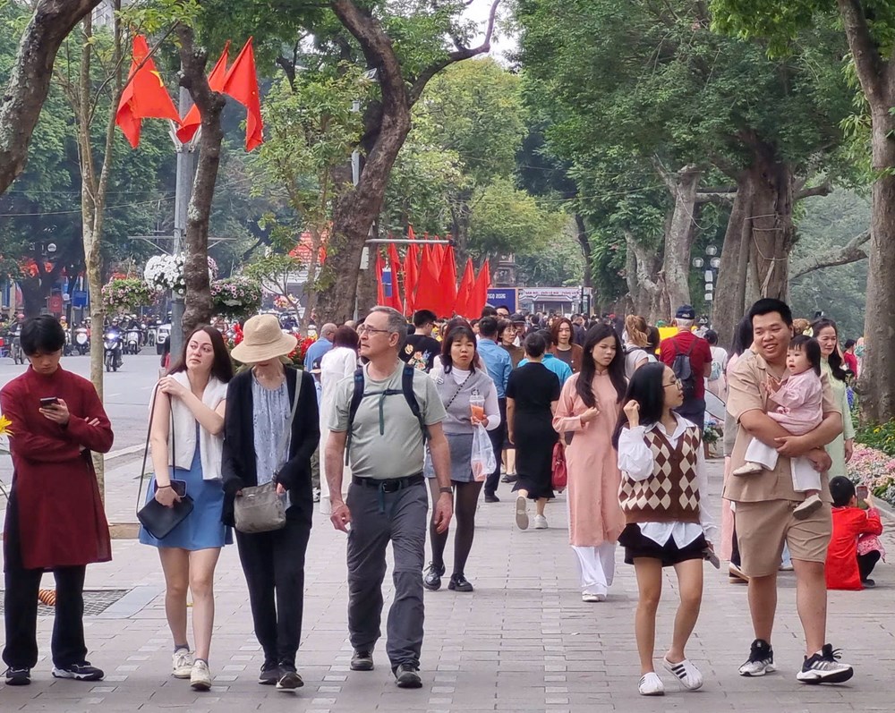  Thảnh thơi dạo phố Hà Nội ngày giáp Tết - ảnh 1