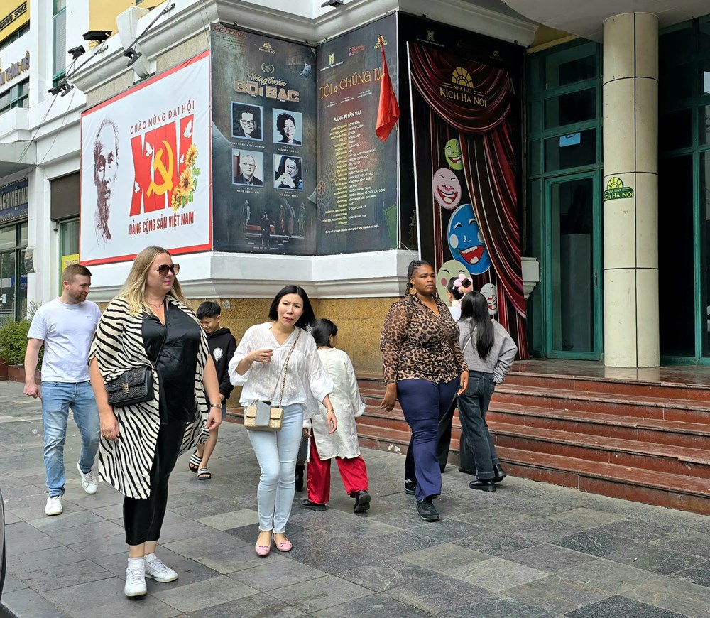  Thảnh thơi dạo phố Hà Nội ngày giáp Tết - ảnh 10