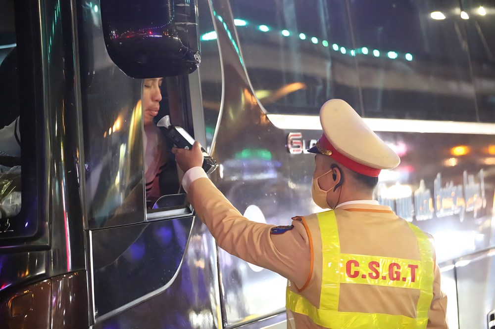 CSGT đồng loạt ra quân xử lý vi phạm nồng độ cồn từ 10h sáng mai - ảnh 2