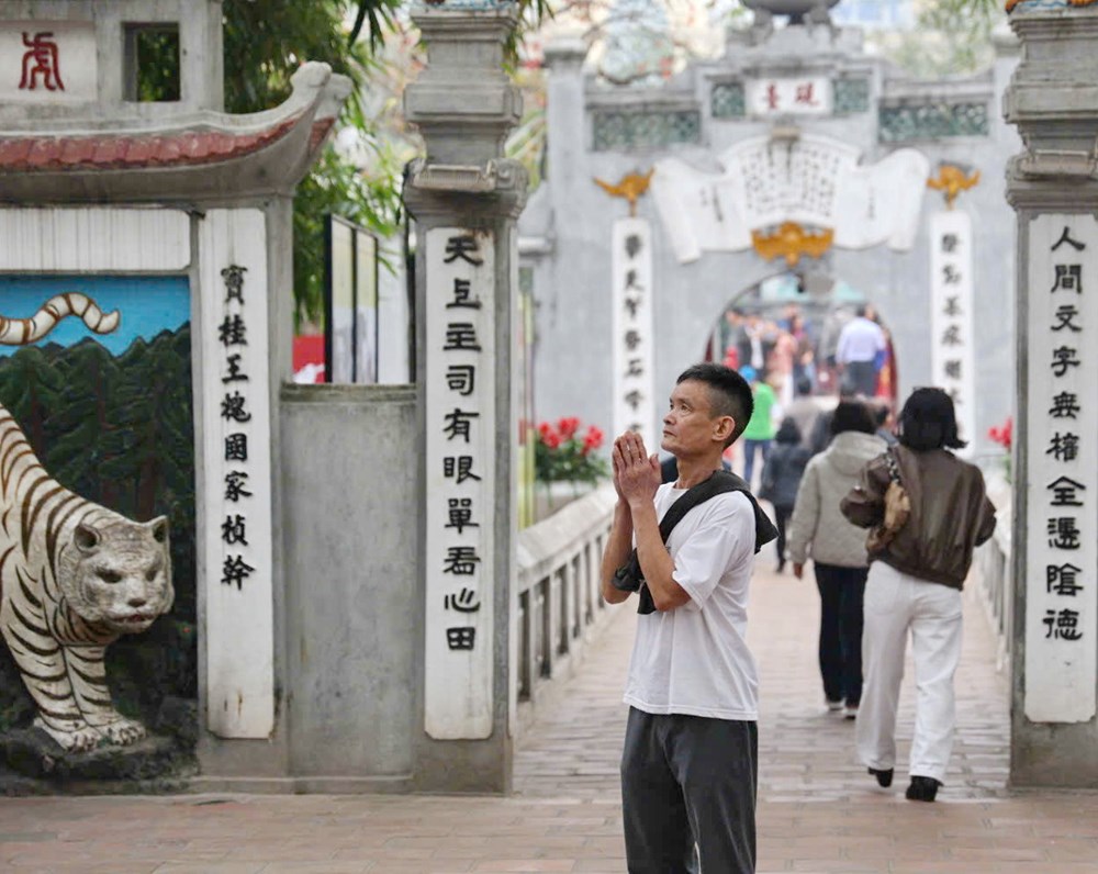 Thong dong tìm “lộc” bình an ngày mùng 1 Tết - ảnh 10