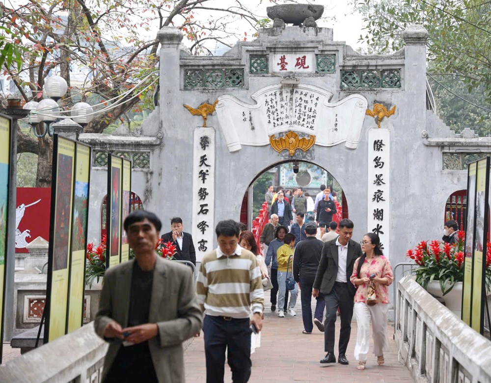 Thong dong tìm “lộc” bình an ngày mùng 1 Tết - ảnh 9