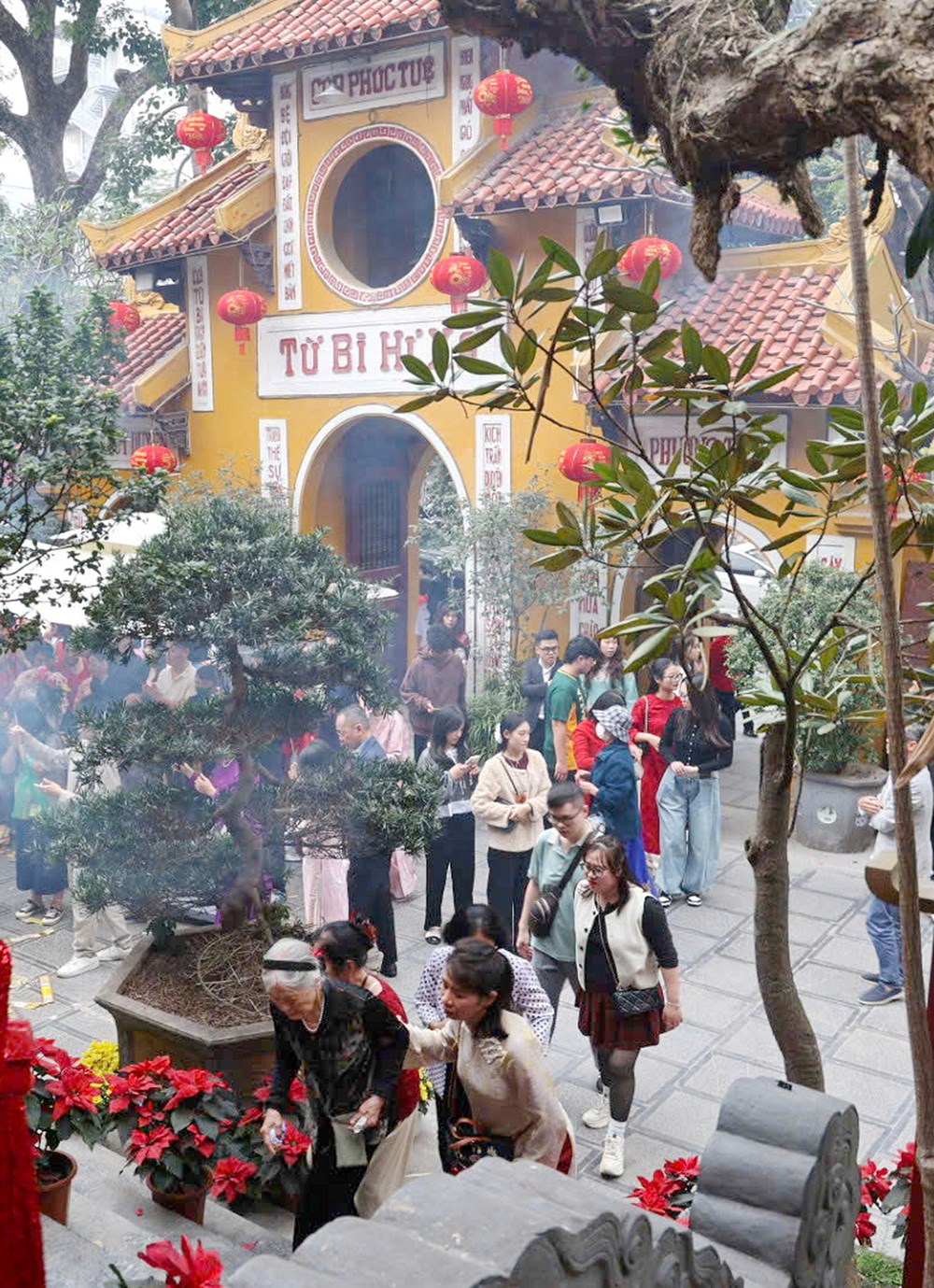 Thong dong tìm “lộc” bình an ngày mùng 1 Tết - ảnh 8