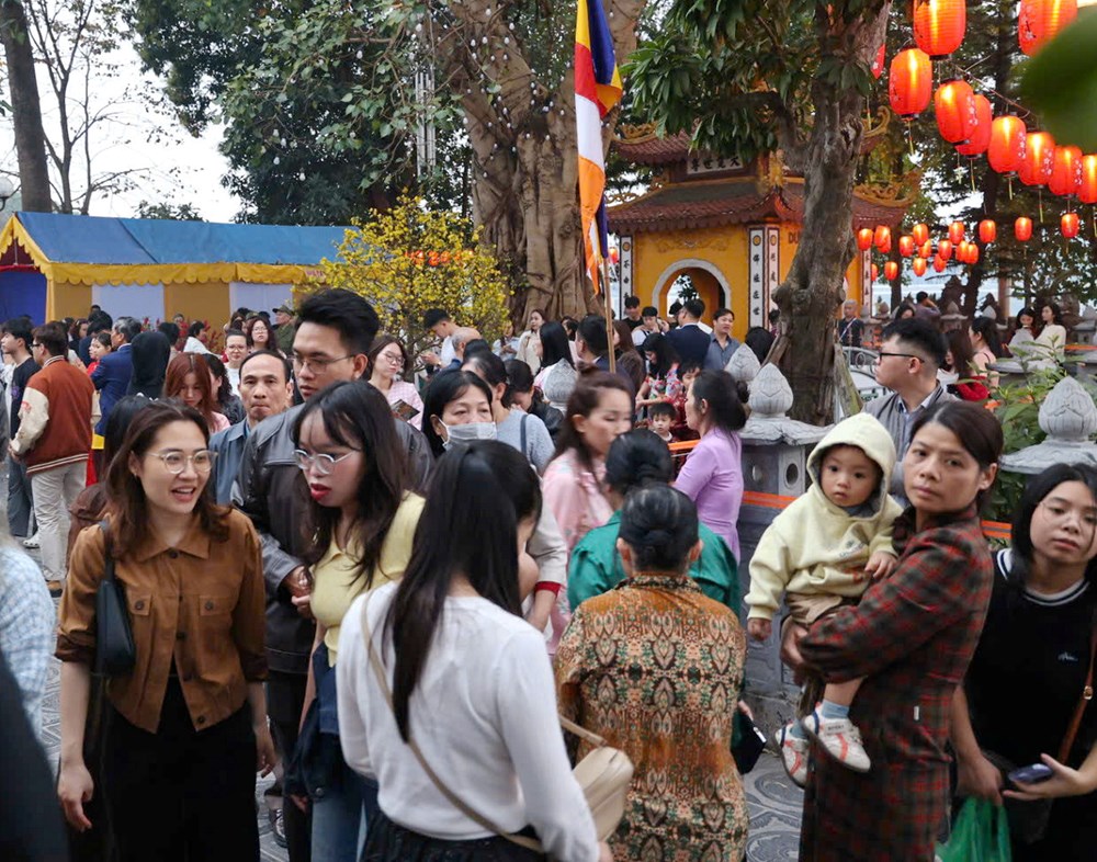 Thong dong tìm “lộc” bình an ngày mùng 1 Tết - ảnh 4