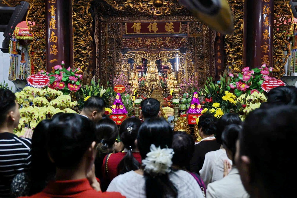 Thong dong tìm “lộc” bình an ngày mùng 1 Tết - ảnh 1