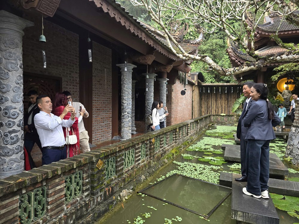 Khách thập phương đội mưa xuân vãn cảnh chùa Địa Tạng Phi Lai  - ảnh 19