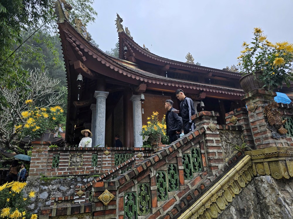 Khách thập phương đội mưa xuân vãn cảnh chùa Địa Tạng Phi Lai  - ảnh 16