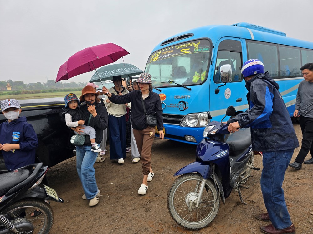 CSGT tập trung xử lý vi phạm của xe kinh doanh chở khách sau Tết - ảnh 1