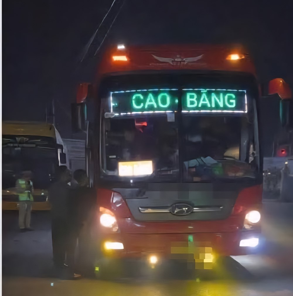 Nhồi 109 khách trên xe 45 chỗ, chủ và lái xe nộp phạt kỉ lục - ảnh 1