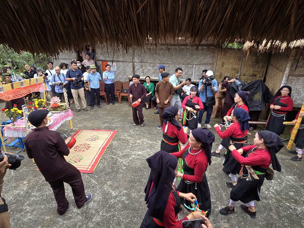 Rộn ràng lễ hội Xuống đồng của đồng bào Cao Lan  - ảnh 20