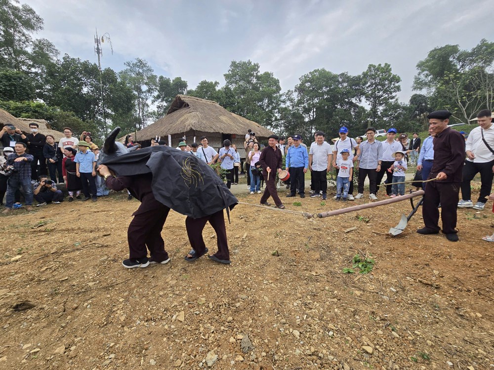 Rộn ràng lễ hội Xuống đồng của đồng bào Cao Lan  - ảnh 15