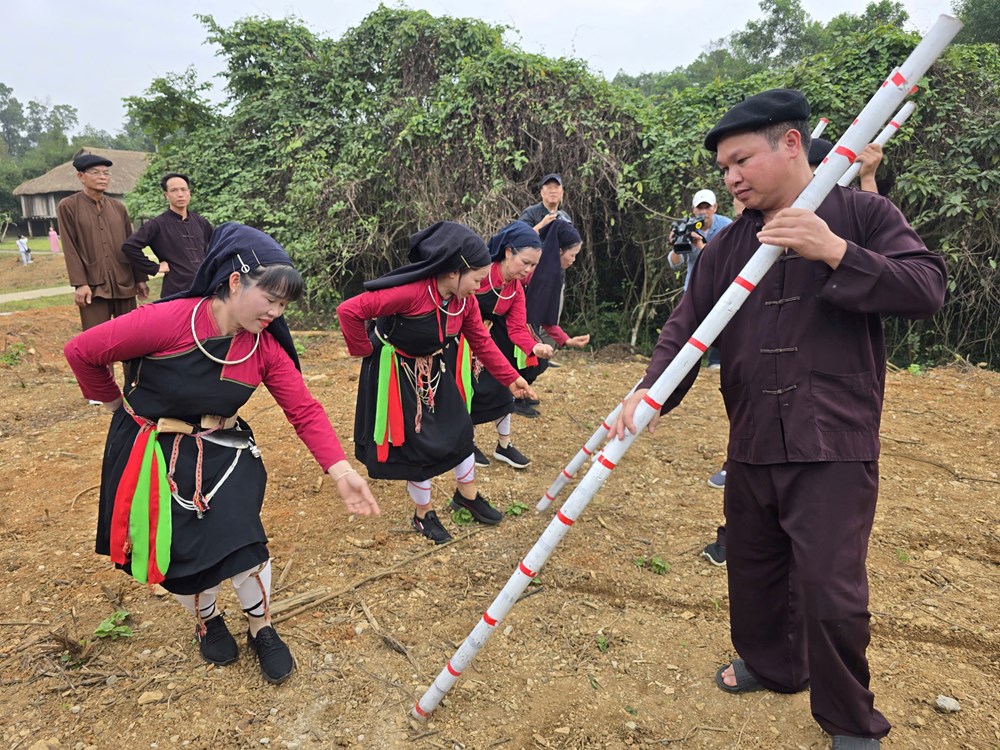 Rộn ràng lễ hội Xuống đồng của đồng bào Cao Lan  - ảnh 16