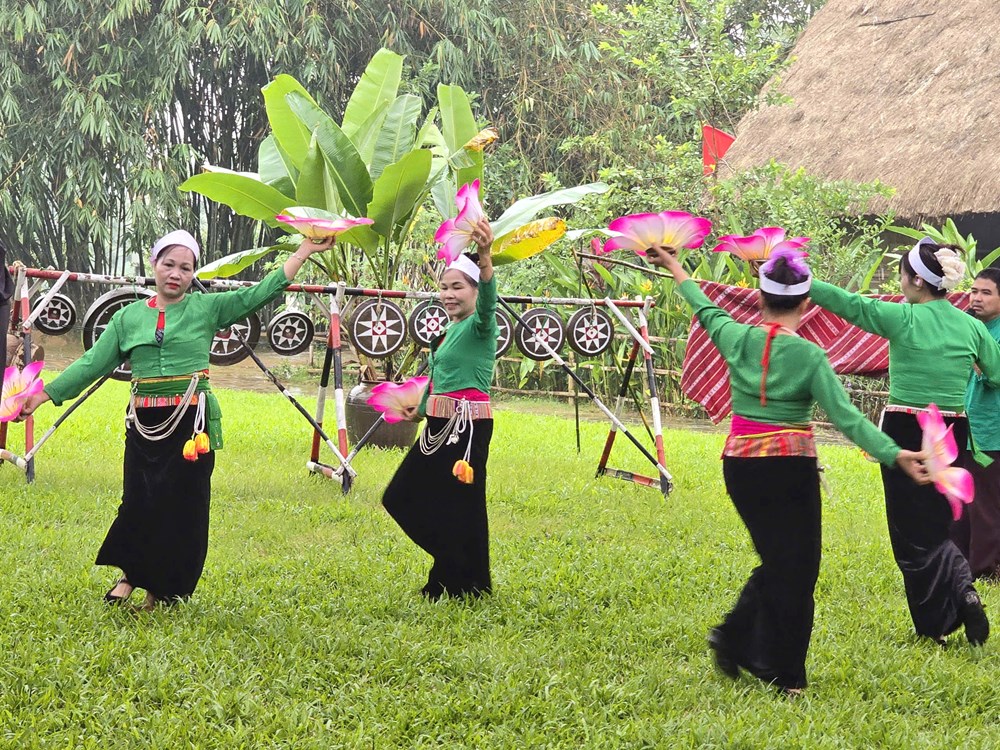 Tháng 3 về Làng vui hội “mùa Xuân và tuổi trẻ“ - ảnh 4