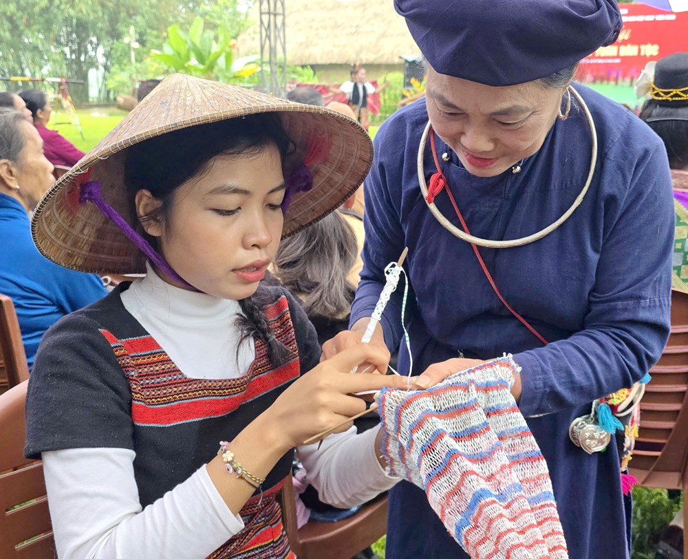 Tháng 3 về Làng vui hội “mùa Xuân và tuổi trẻ“ - ảnh 5