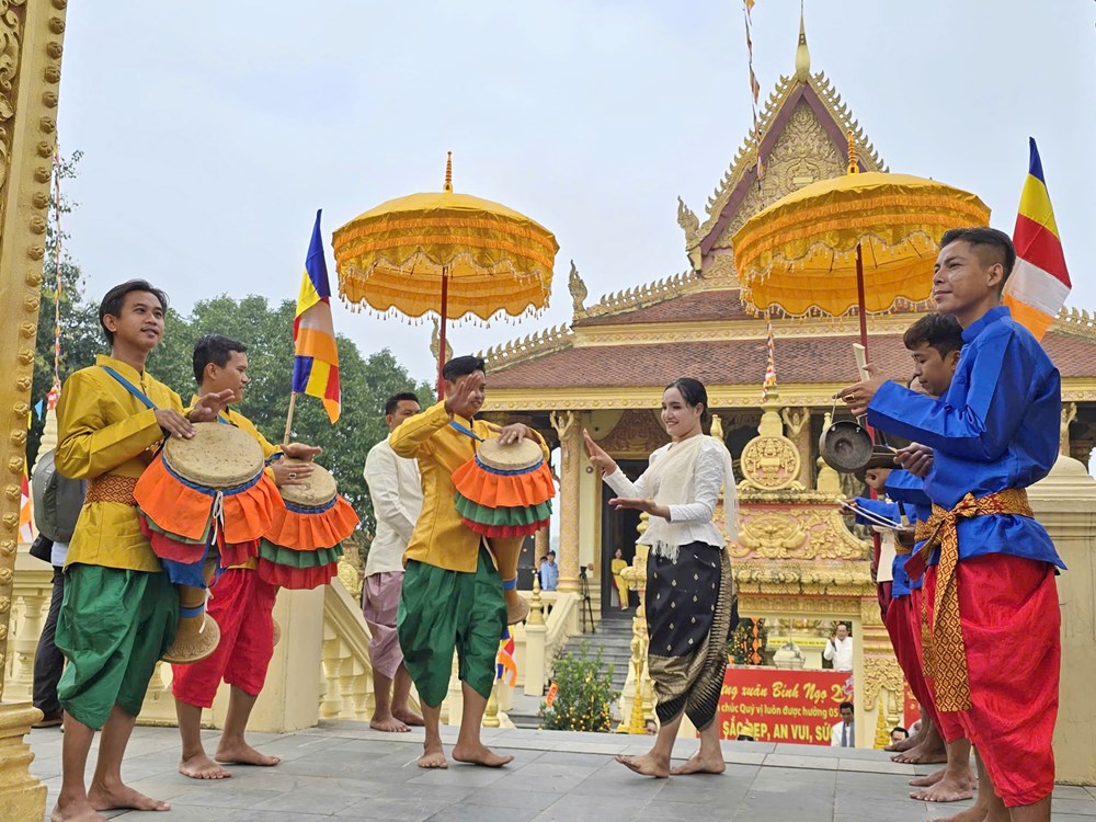 Tháng 3 về Làng vui hội “mùa Xuân và tuổi trẻ“ - ảnh 2