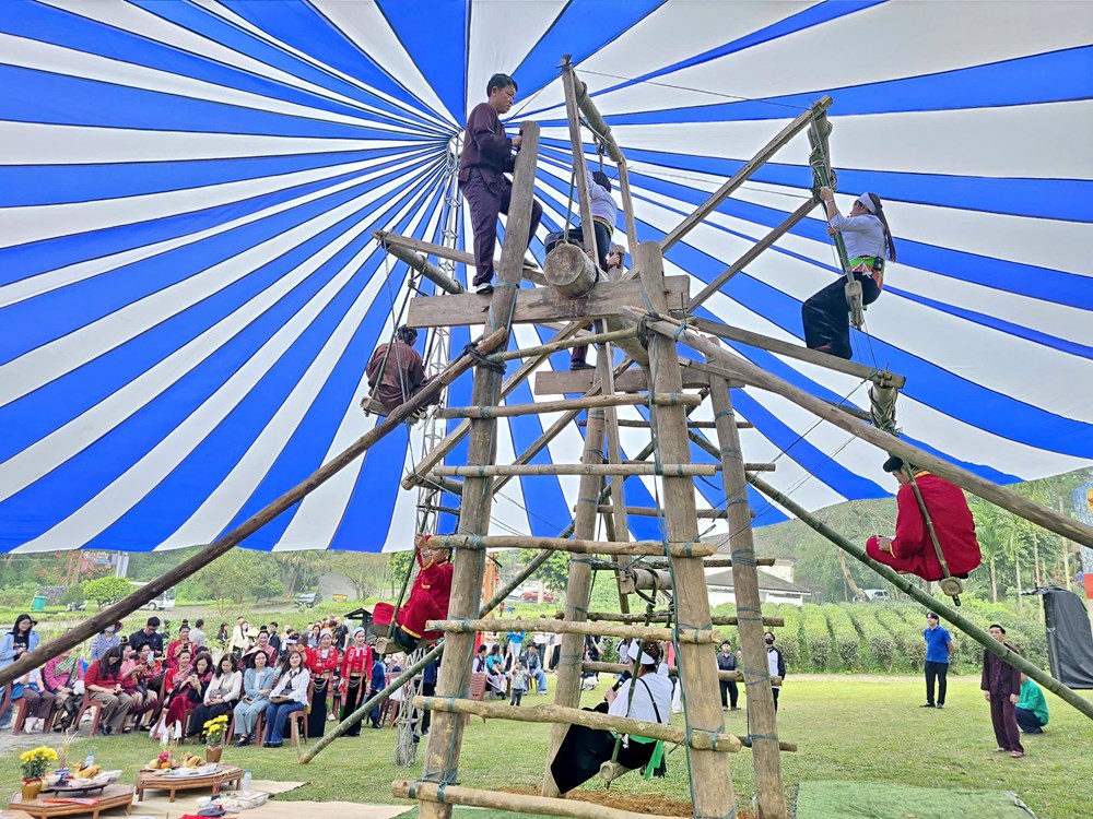 Vui  hội Ví đu của người Mường giữa lòng Thủ đô - ảnh 1