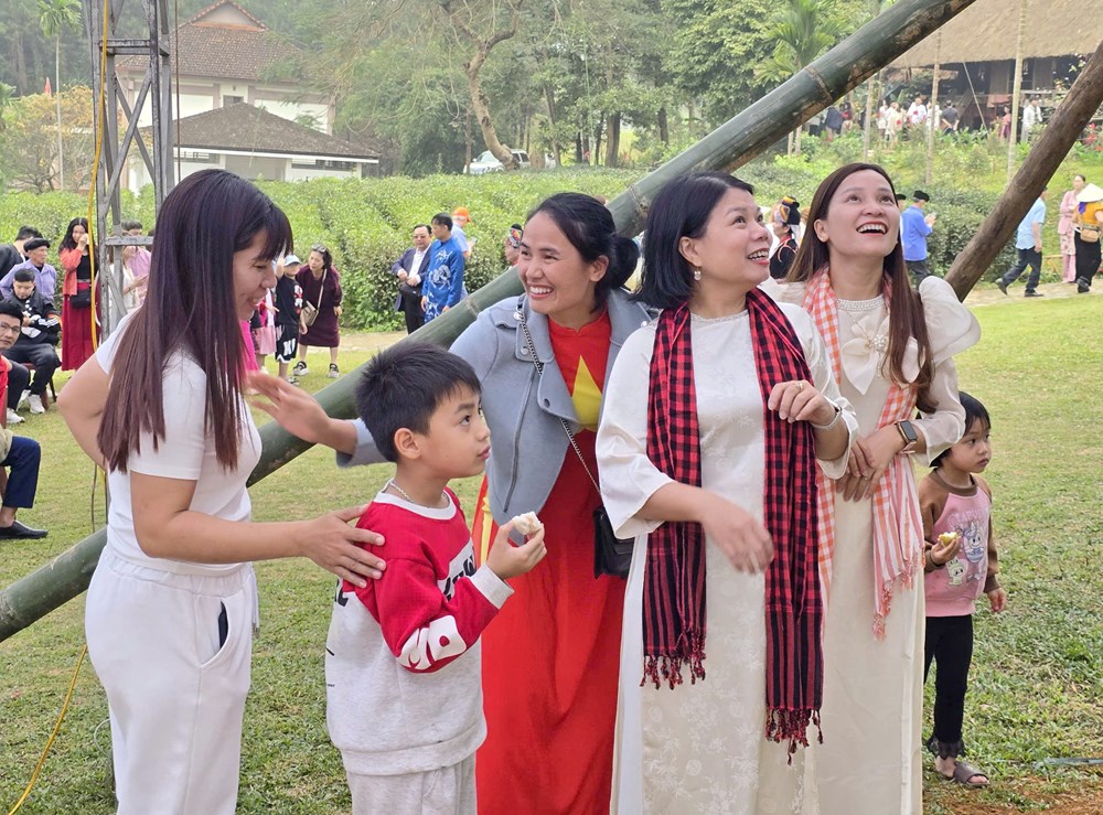 Vui  hội Ví đu của người Mường giữa lòng Thủ đô - ảnh 18