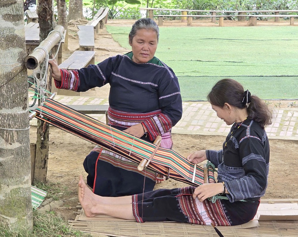 Rộn ràng không khí Ngày hội non sông tại Làng Văn hóa - Du lịch các dân tộc Việt Nam  - ảnh 6