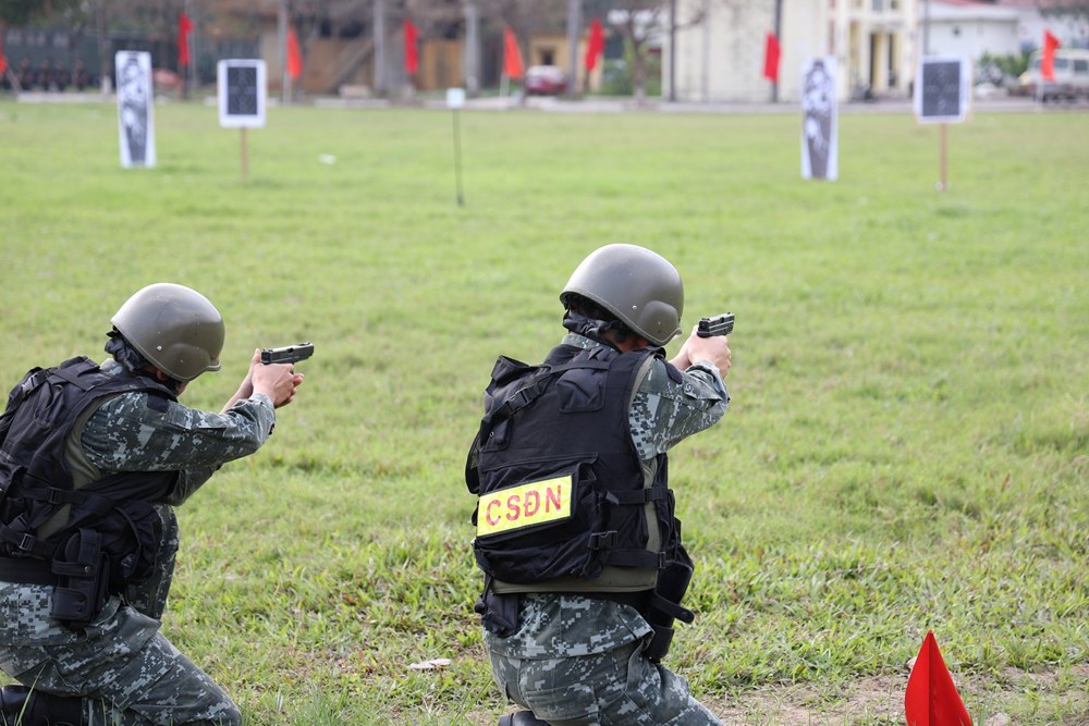 Cảnh sát đặc nhiệm sẵn sàng bảo đảm an ninh cho Ngày hội non sông - ảnh 8