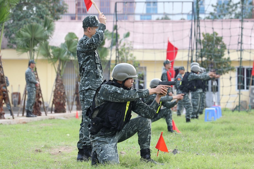 Cảnh sát đặc nhiệm sẵn sàng bảo đảm an ninh cho Ngày hội non sông - ảnh 7