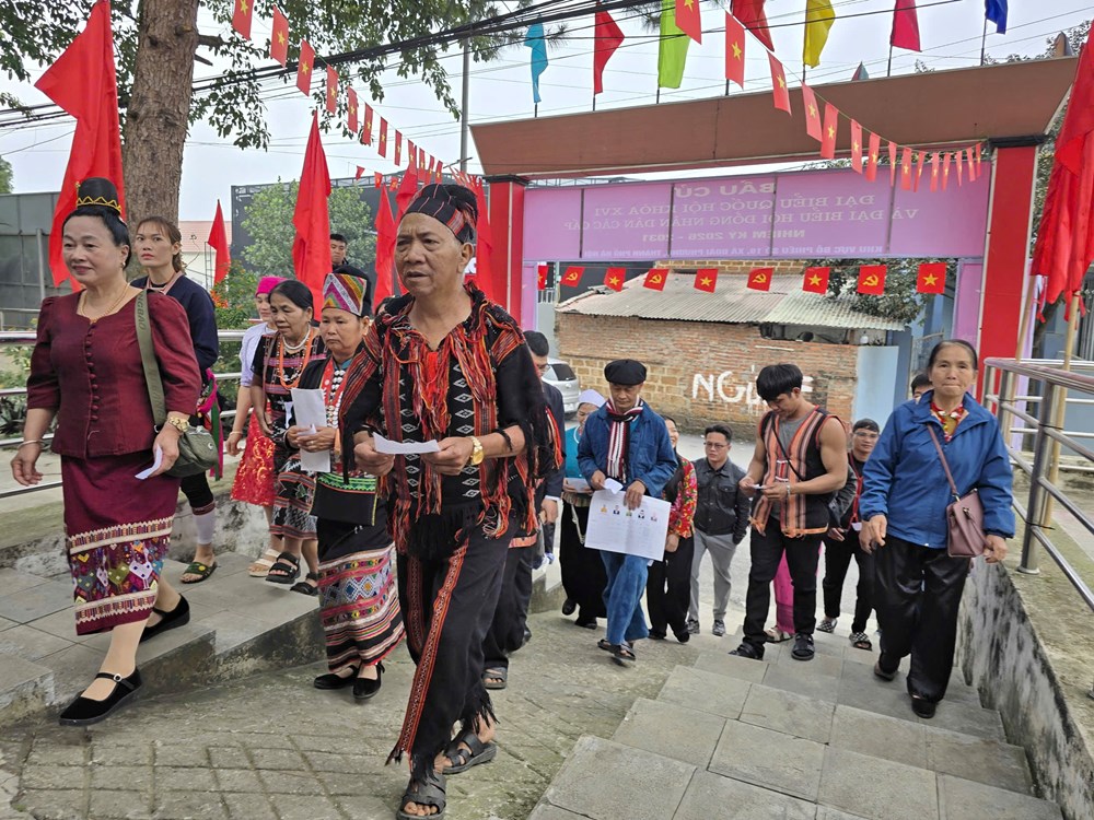 Đồng bào các dân tộc tại “Ngôi nhà chung” hồ hởi đi bầu cử - ảnh 9