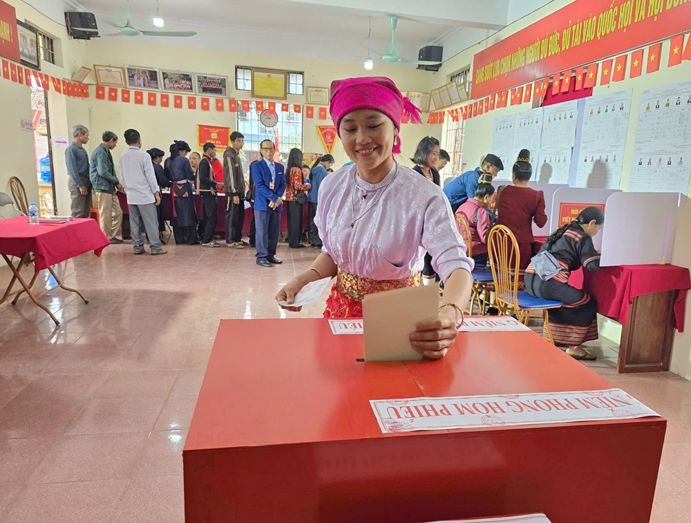 Đồng bào các dân tộc tại “Ngôi nhà chung” hồ hởi đi bầu cử - ảnh 15