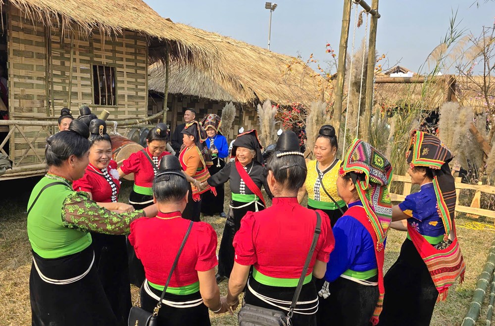 Cần có cơ chế đặc thù để bảo tồn và phát huy văn hóa dân tộc thiểu số đi vào thực chất  - ảnh 4