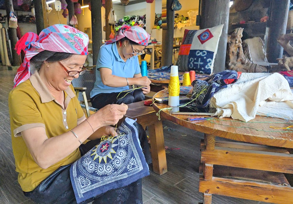 Cần có cơ chế đặc thù để bảo tồn và phát huy văn hóa dân tộc thiểu số đi vào thực chất  - ảnh 13