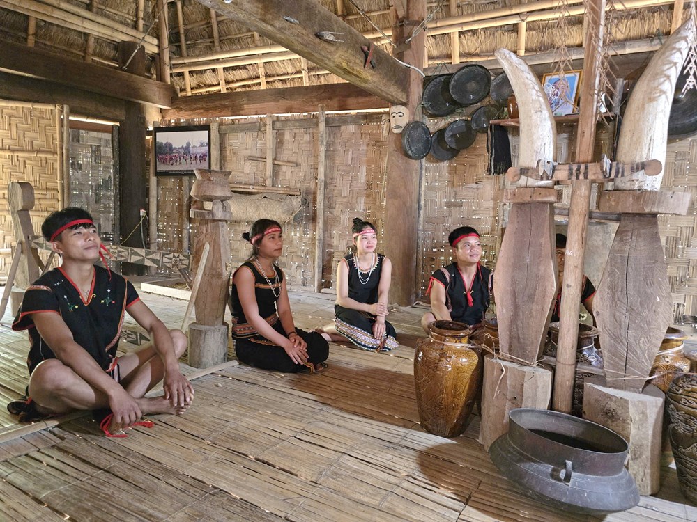 Cần có cơ chế đặc thù để bảo tồn và phát huy văn hóa dân tộc thiểu số đi vào thực chất  - ảnh 9