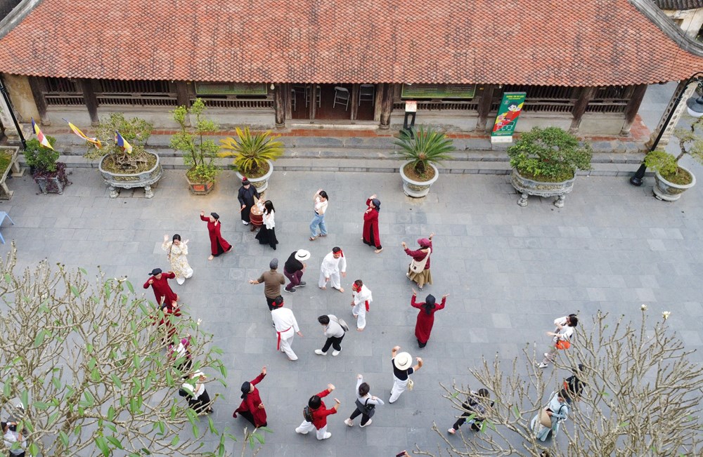 Hát Xoan dưới mái đình cổ hơn 300 năm tuổi - ảnh 7