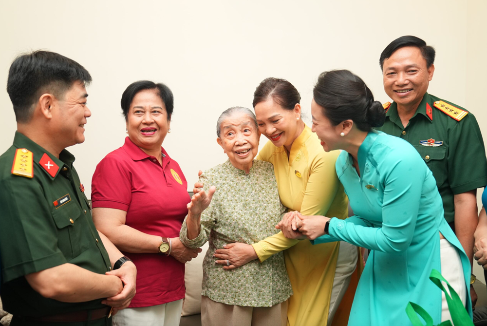 “Chuyến bay Màu Xanh - Tri ân quá khứ, lan tỏa giá trị bình đẳng giới” - ảnh 6