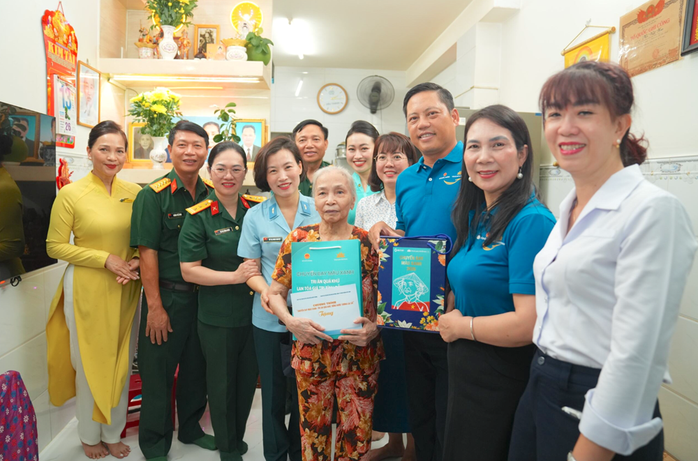 “Chuyến bay Màu Xanh - Tri ân quá khứ, lan tỏa giá trị bình đẳng giới” - ảnh 7