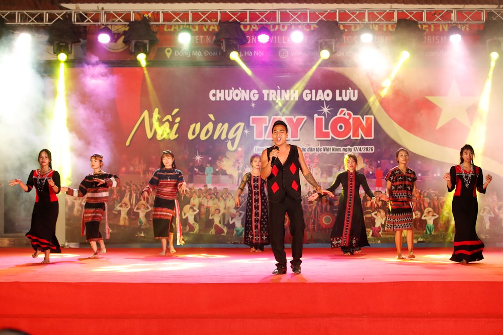  “Nối vòng tay lớn” chào mừng Ngày Văn hóa các dân tộc Việt Nam  - ảnh 1