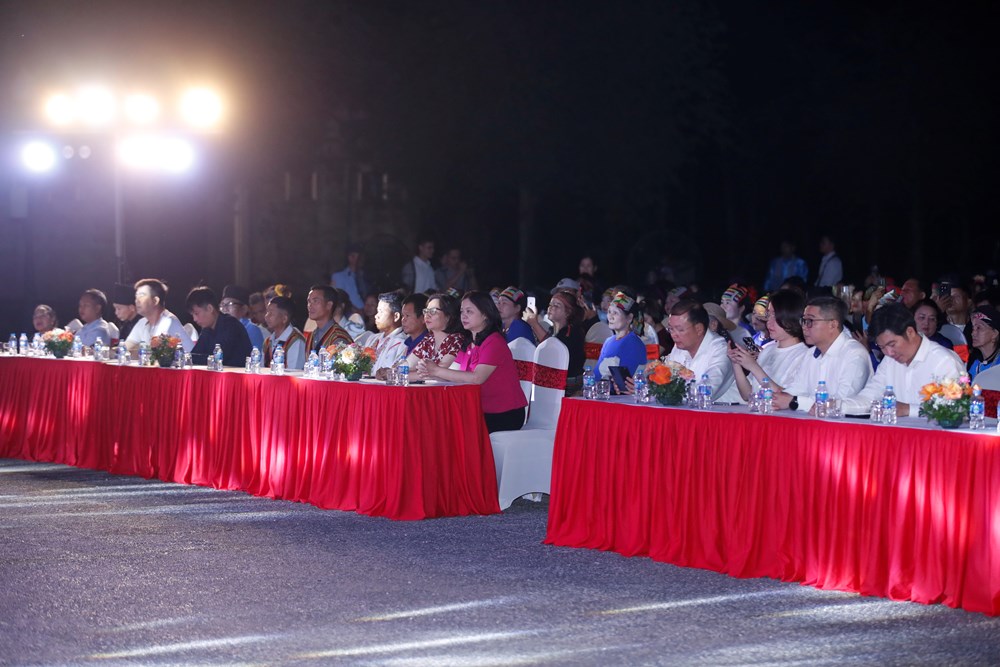  “Nối vòng tay lớn” chào mừng Ngày Văn hóa các dân tộc Việt Nam  - ảnh 14