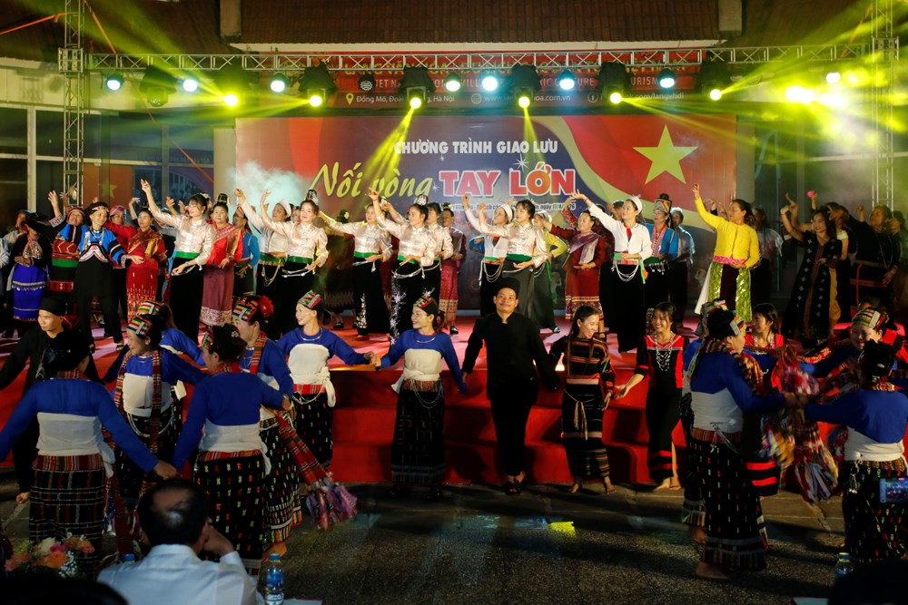  “Nối vòng tay lớn” chào mừng Ngày Văn hóa các dân tộc Việt Nam  - ảnh 11