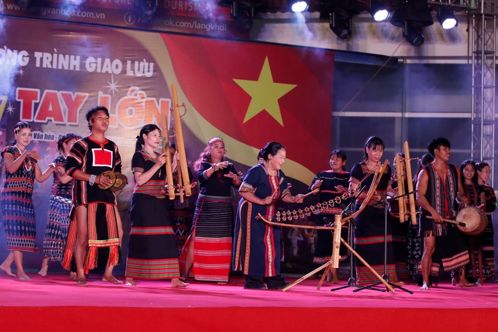  “Nối vòng tay lớn” chào mừng Ngày Văn hóa các dân tộc Việt Nam  - ảnh 7