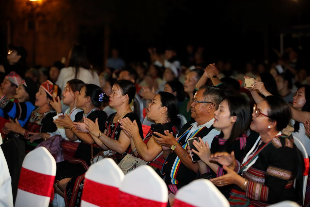  “Nối vòng tay lớn” chào mừng Ngày Văn hóa các dân tộc Việt Nam  - ảnh 15