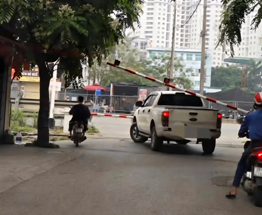 Nguy hiểm chực chờ tại các điểm giao đường sắt - ảnh 2