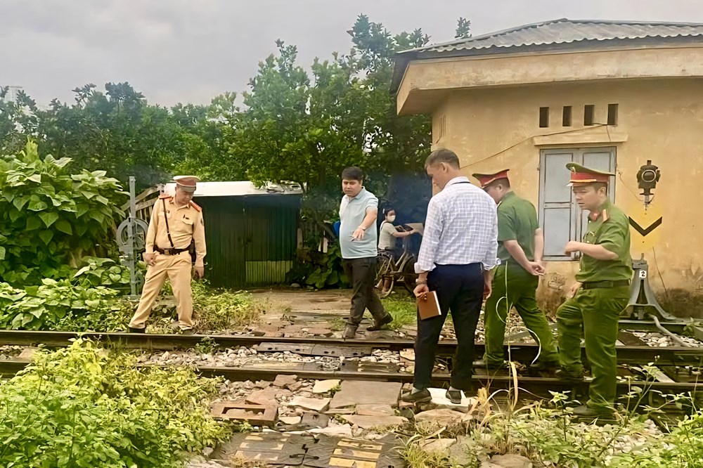 Nguy hiểm chực chờ tại các điểm giao đường sắt - ảnh 4