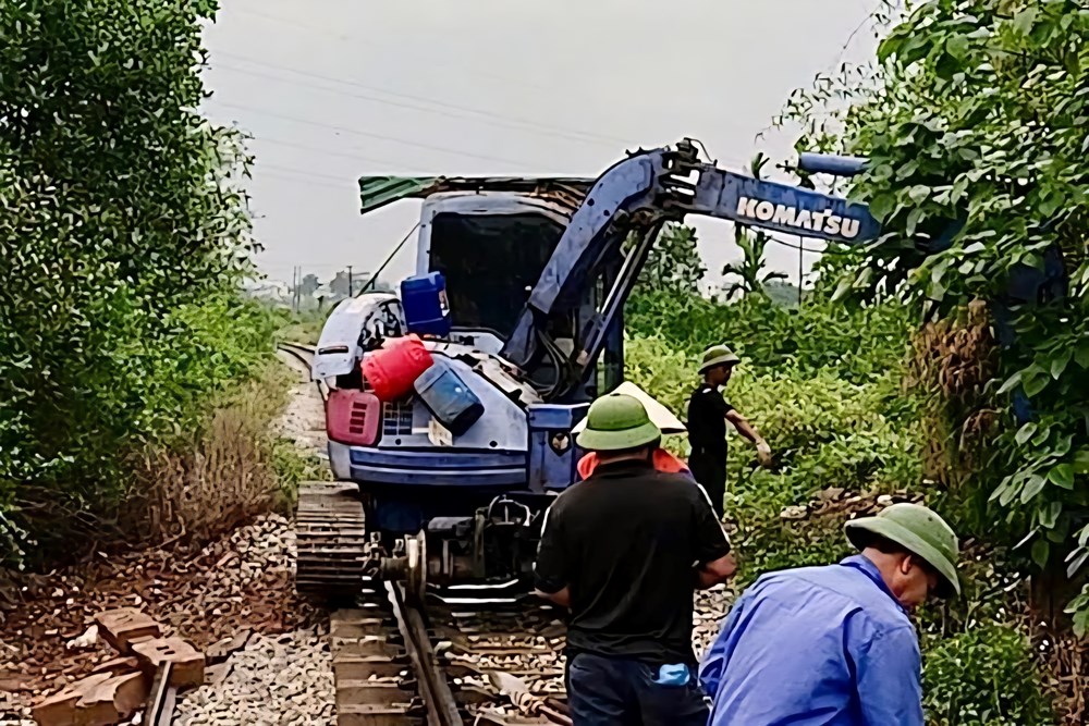 Nguy hiểm chực chờ tại các điểm giao đường sắt - ảnh 3