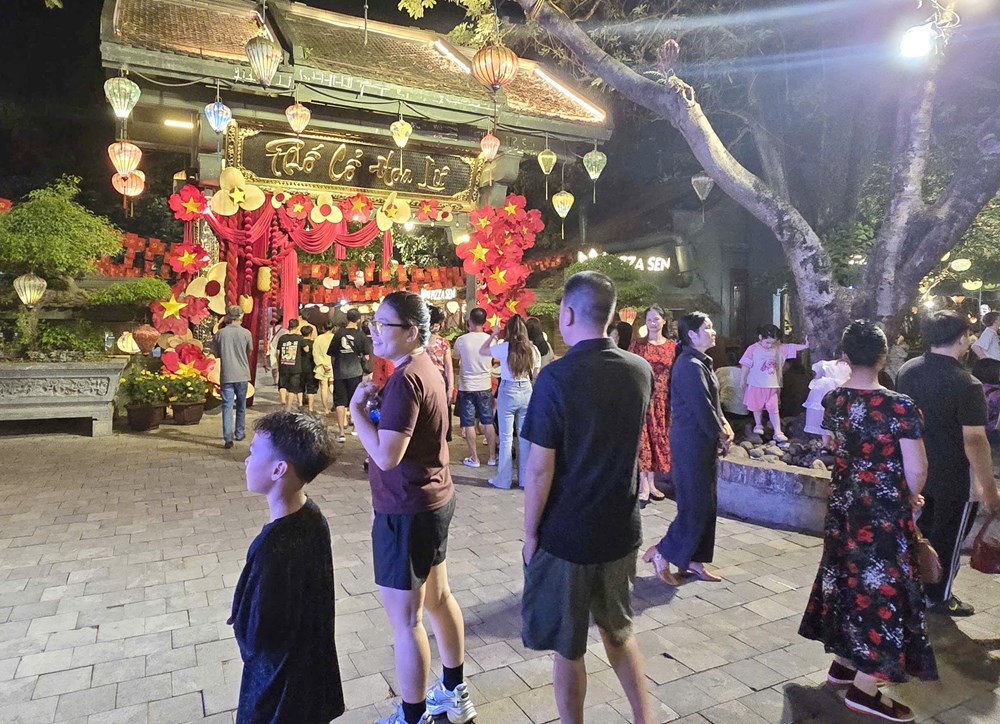 Phố cổ Hoa Lư - Điểm check in đốn tim giới trẻ - ảnh 2