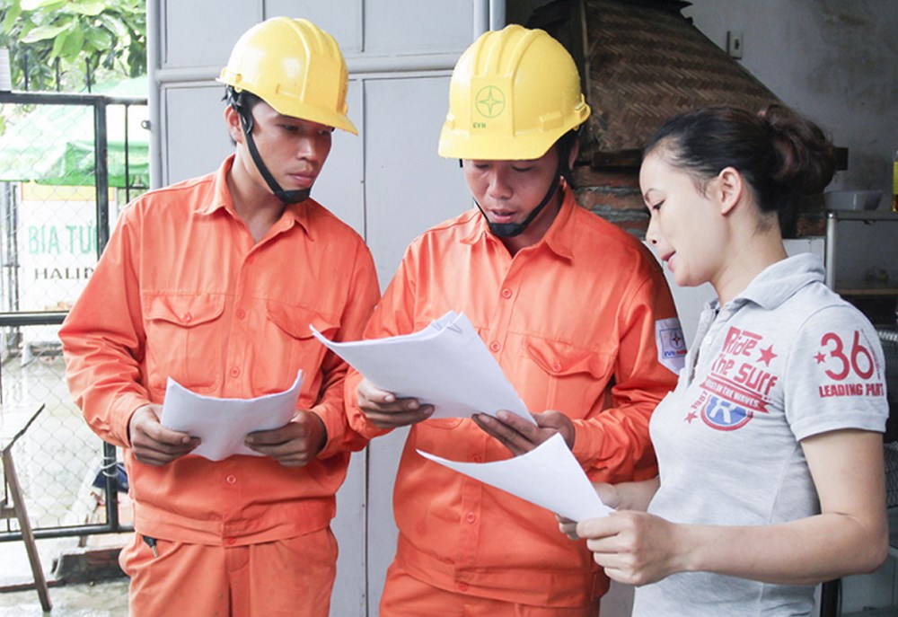 Buổi tối là khung giờ cao điểm tính giá điện theo quy định mới - ảnh 1