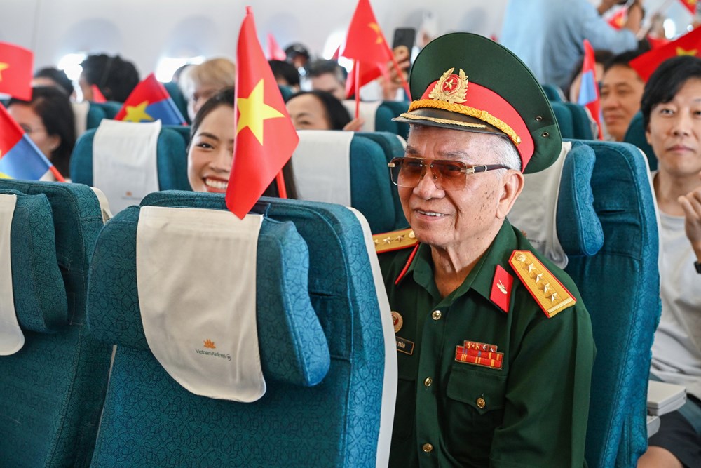 Chuyến bay đặc biệt kỷ niệm 51 năm Ngày Giải phóng miền Nam - ảnh 3