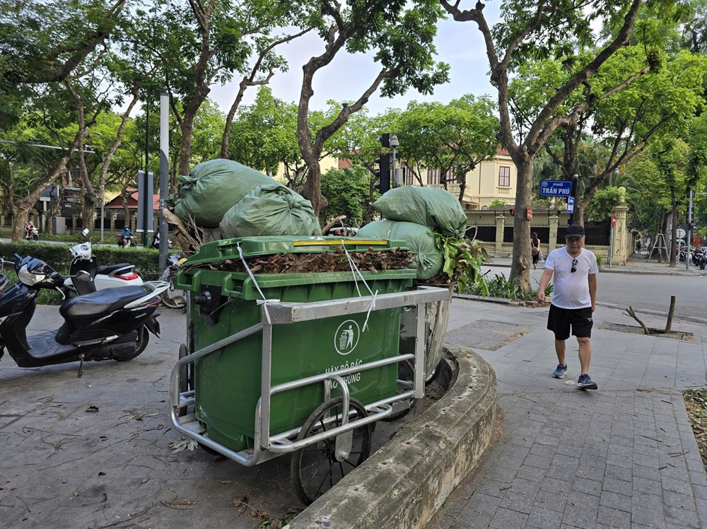 Nhếch nhác và lộn xộn tại Công viên Lê Nin - ảnh 1