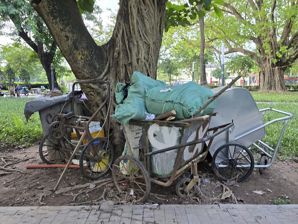 Nhếch nhác và lộn xộn tại Công viên Lê Nin - ảnh 2
