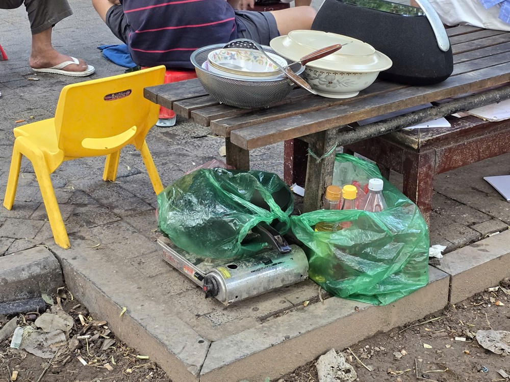 Nhếch nhác và lộn xộn tại Công viên Lê Nin - ảnh 5