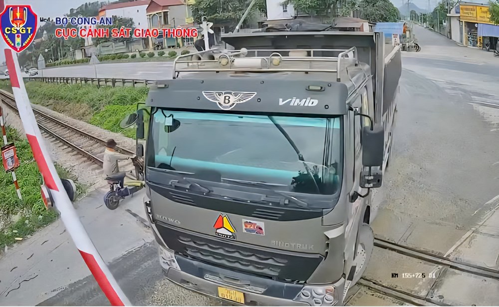 Bị phạt đến 20 triệu đồng nếu cố tình vượt đường ngang đường sắt    - ảnh 2