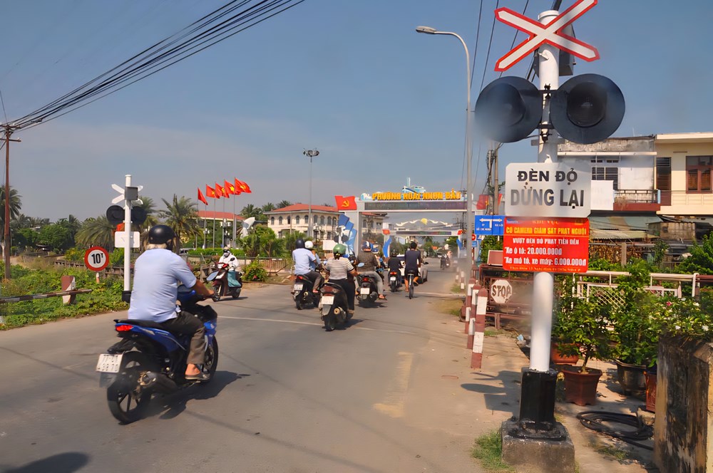 Phạt nguội nhiều phương tiện vi phạm an toàn giao thông đường sắt - ảnh 1