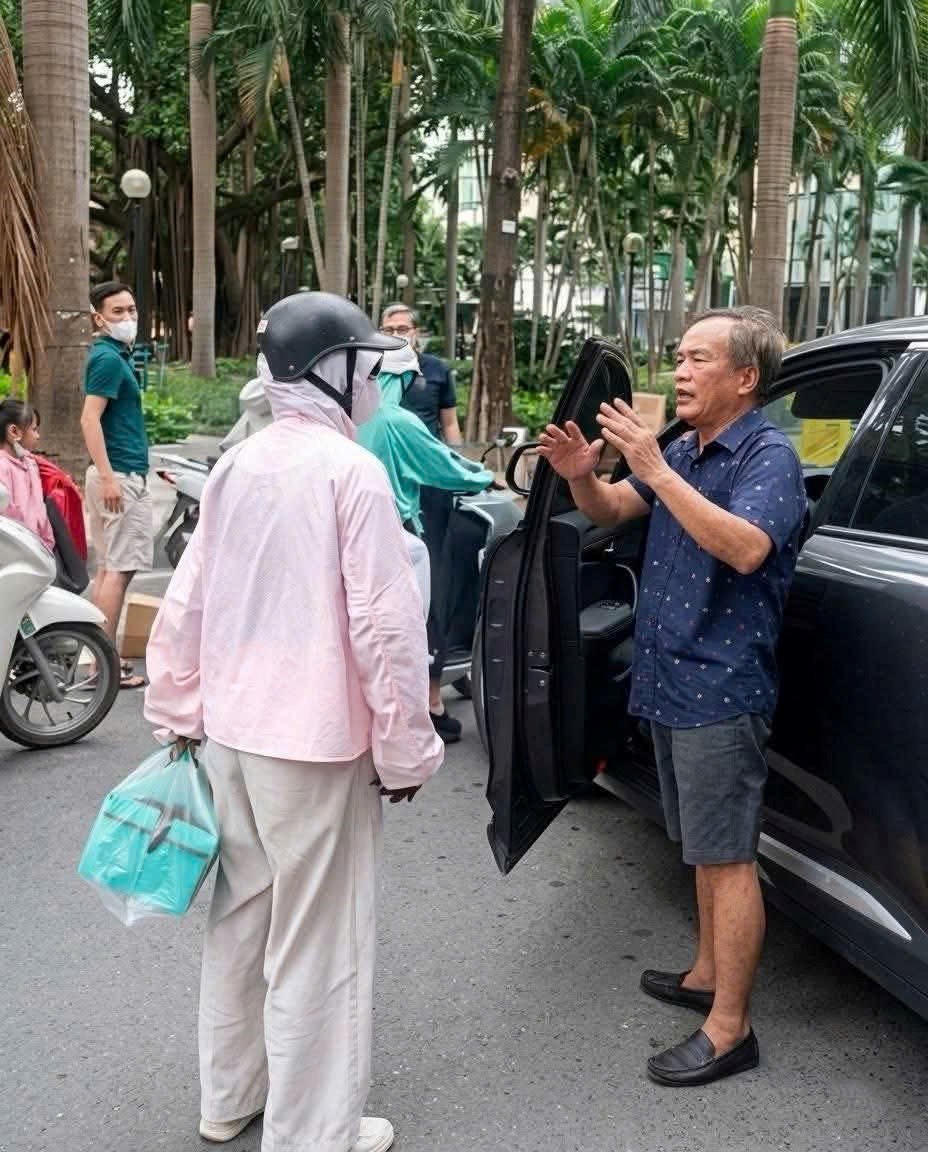 Xử lý người phụ nữ chửi bới, tát tài xế ô tô sau va chạm xe - ảnh 2