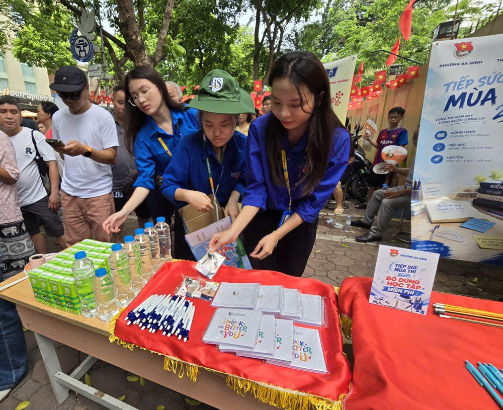 Buổi thi đầu tiên vào lớp 10 tại ngôi trường “náo nhiệt” nhất Hà Nội - ảnh 3